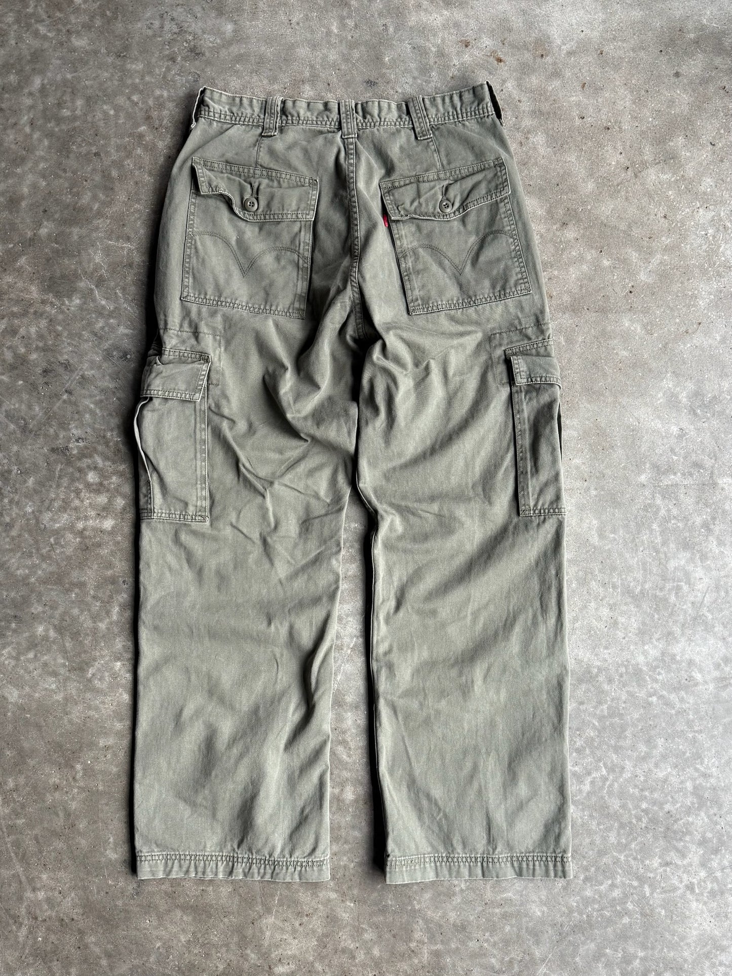 Vintage Green Levi’s Cargo Pants - 31