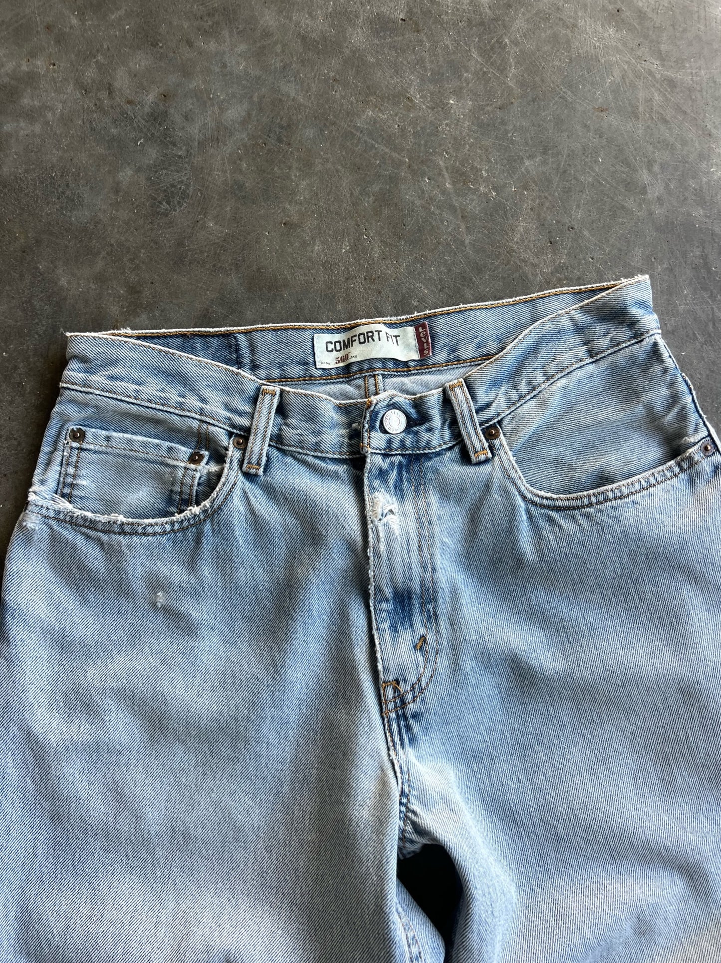 Vintage Light Wash Distressed Levi's 560 Pants - 32