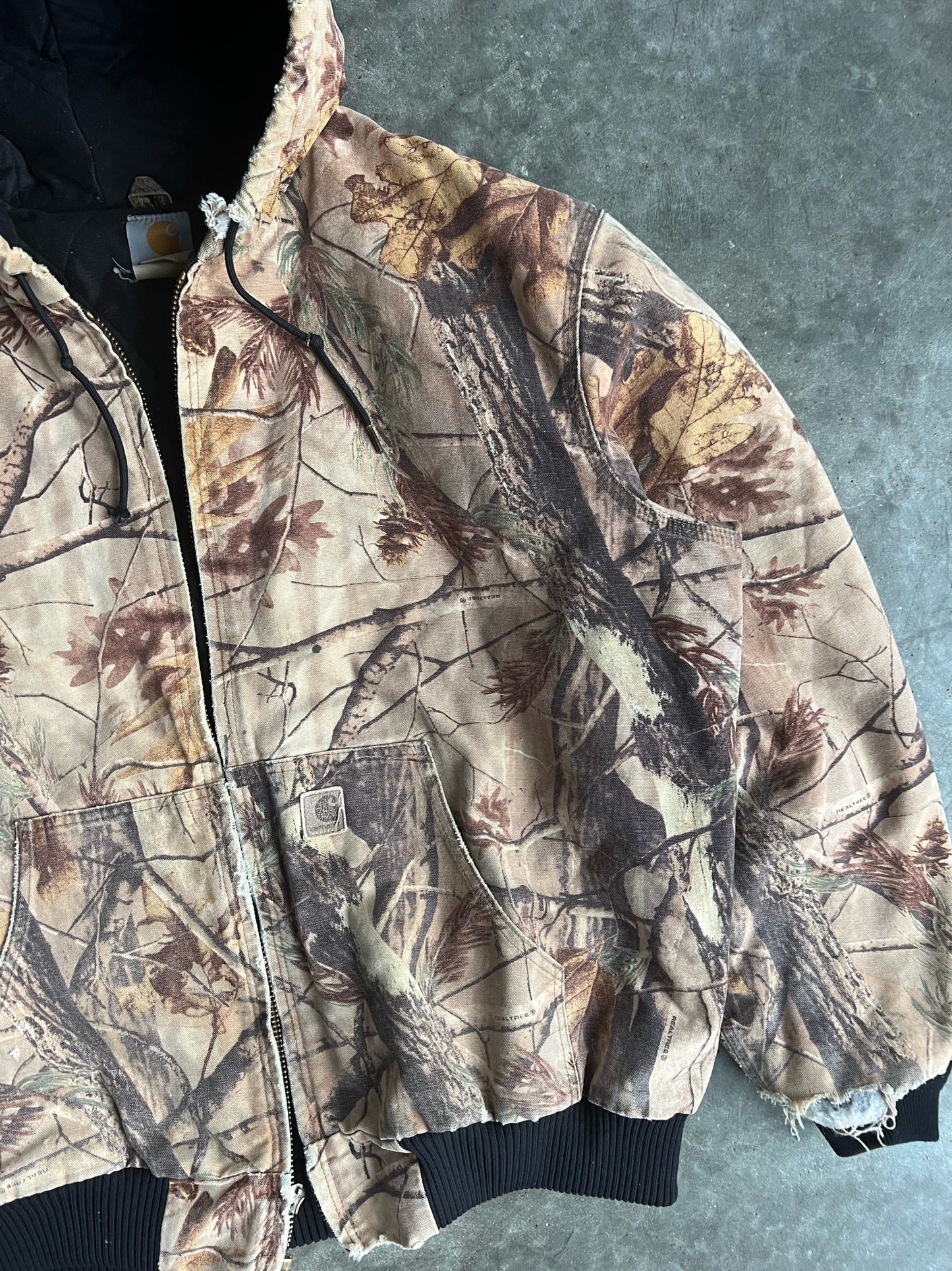 Vintage Realtree Camo Hooded Carhartt Jacket - XXL