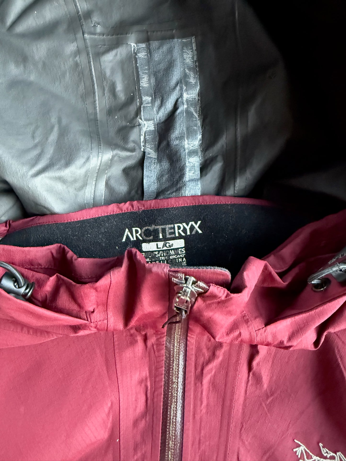 Maroon Arcteryx GORE-Tex Shell Jacket - L