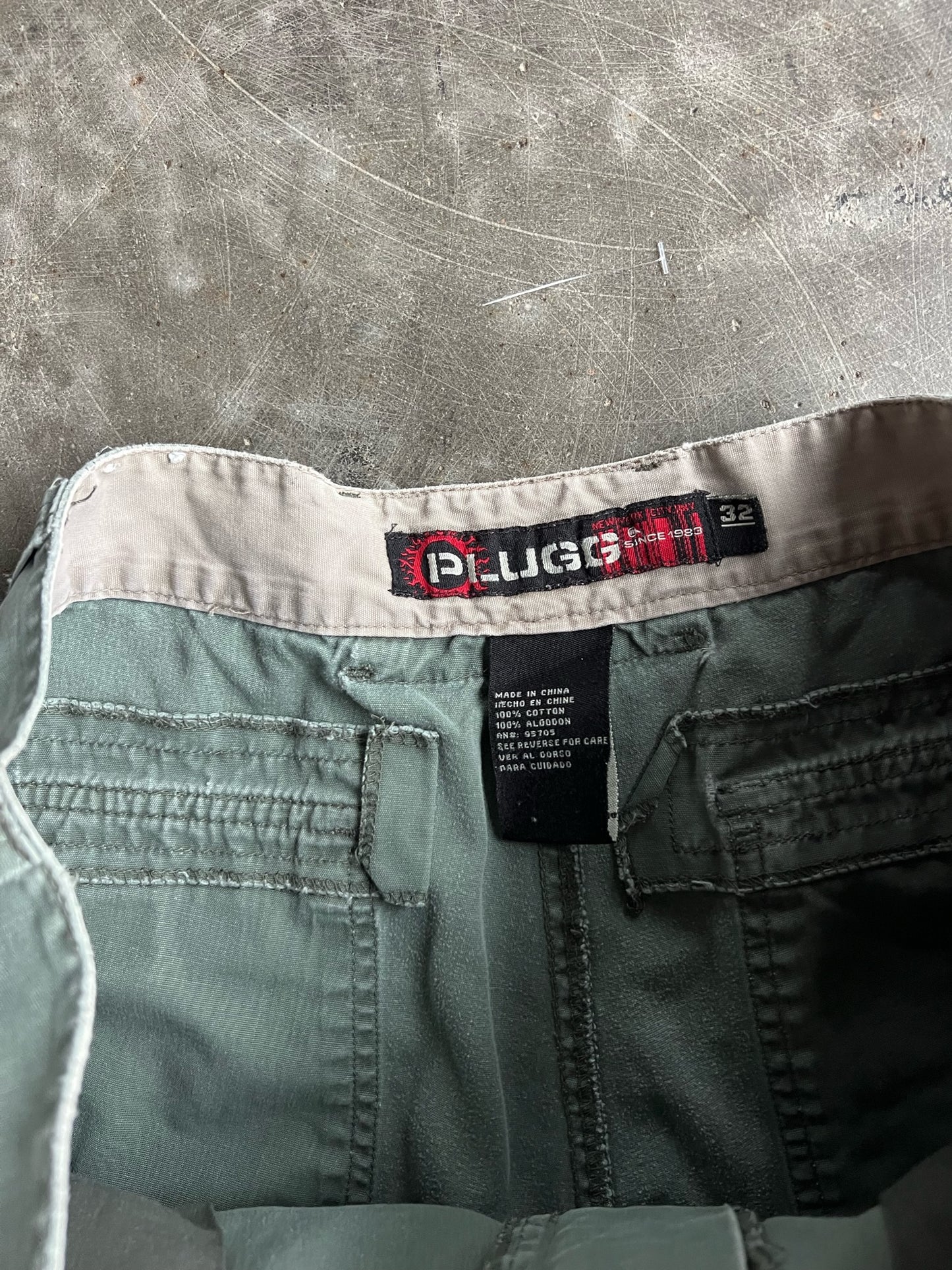 Vintage Green Plugs Cargo Shorts - M