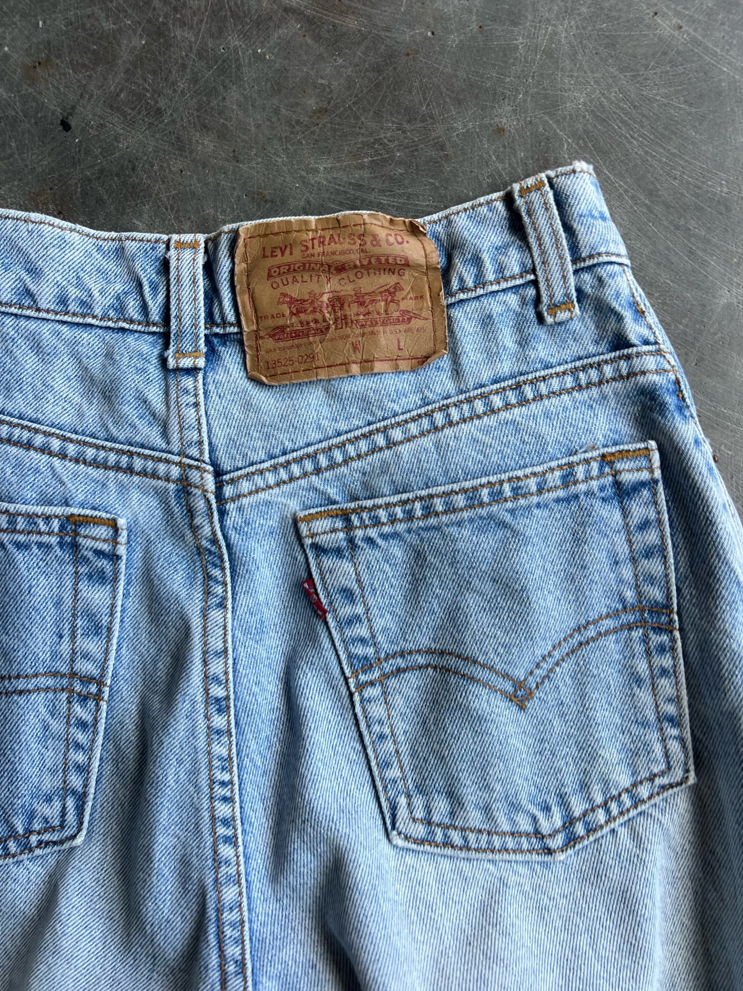 Vintage Light Wash Straight Leg Levi's Pants - 27