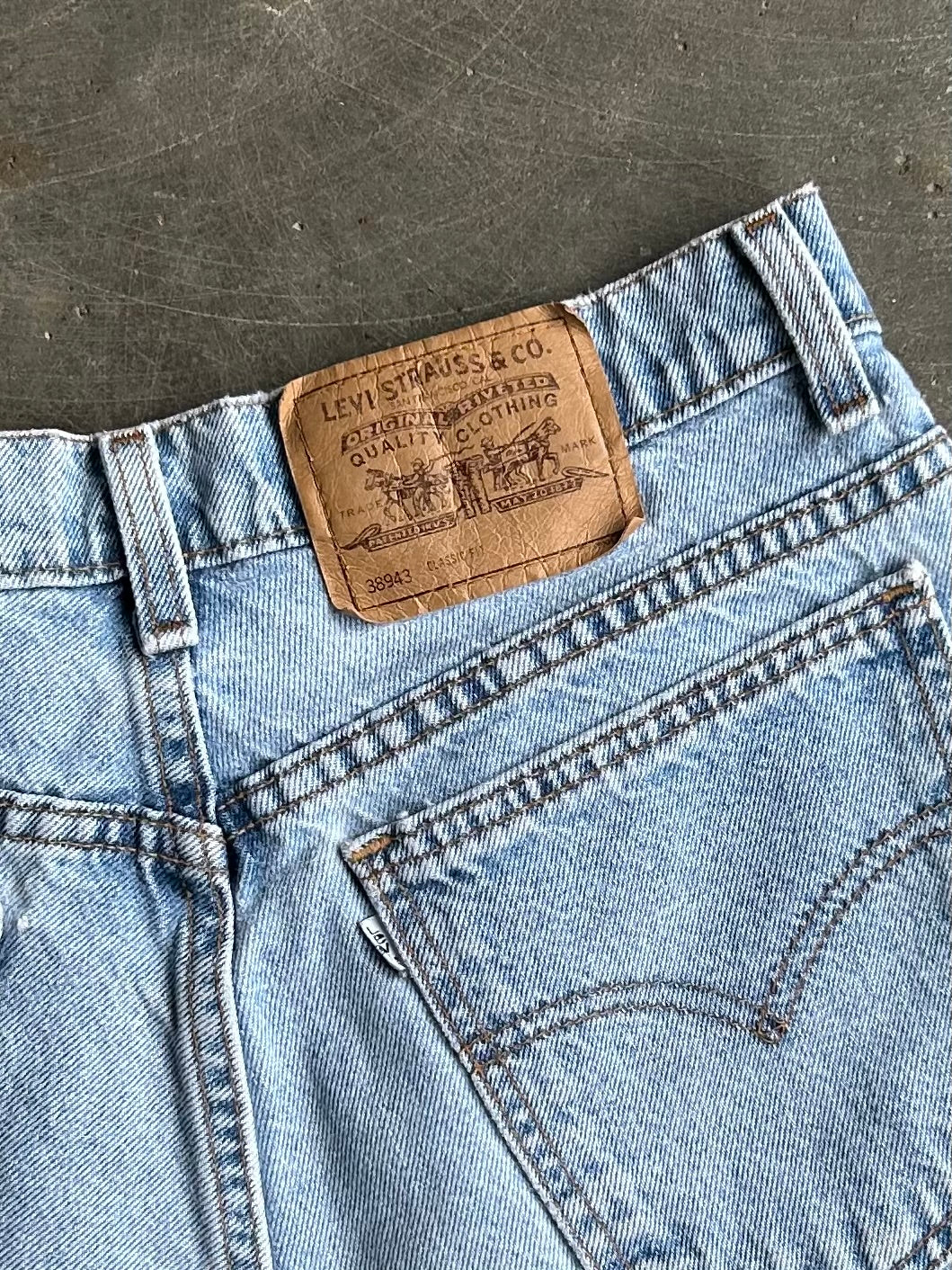 Vintage Levi’s 910 White Tab Denim Shorts - 28