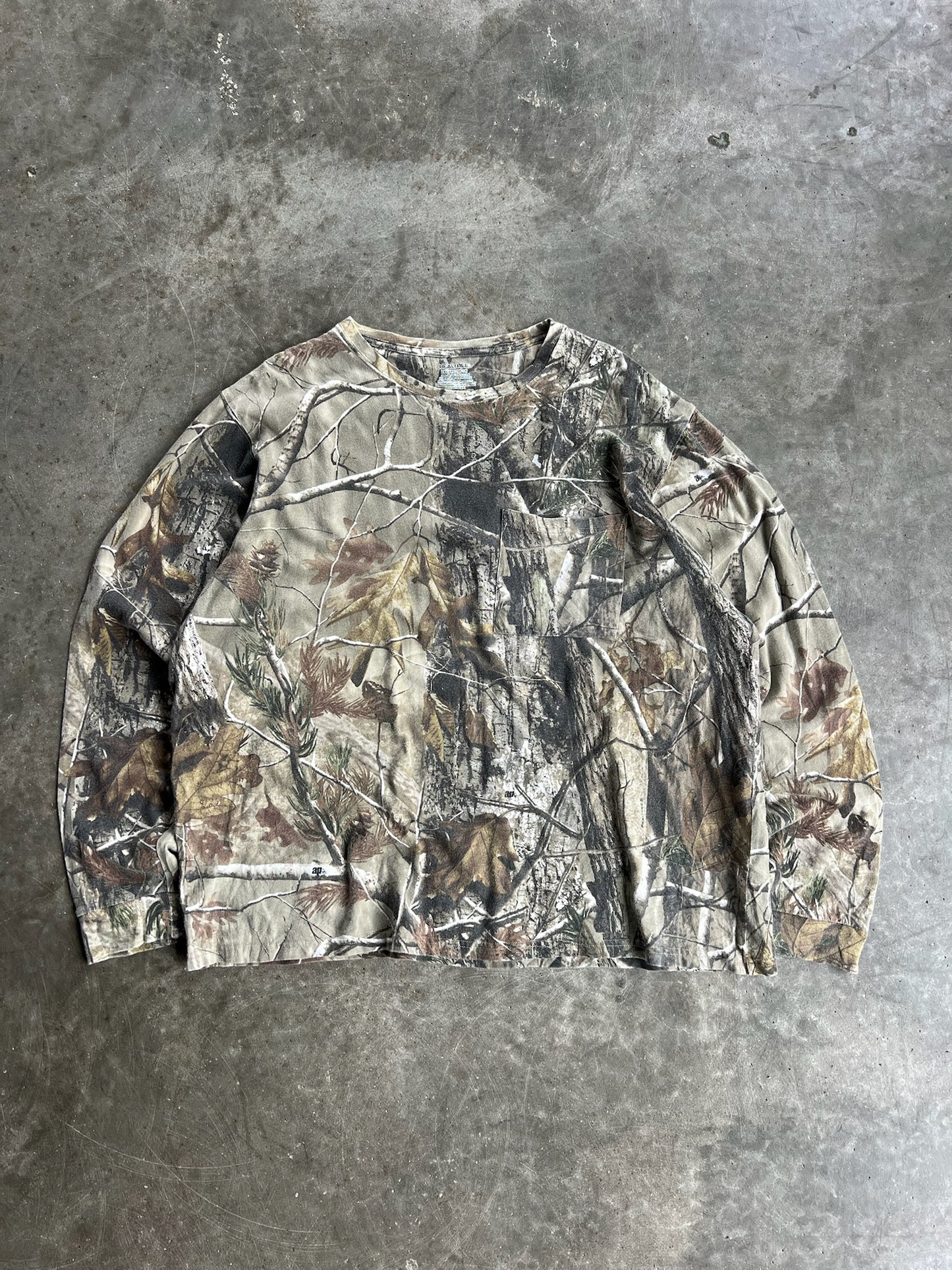 Vintage RealTree Camo Long Sleeve - L