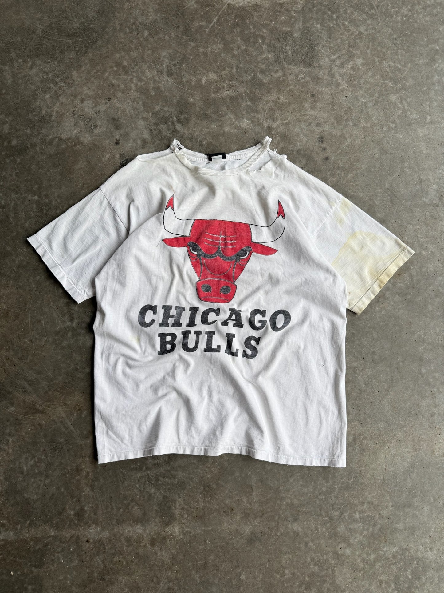 Vintage Distressed White Chicago Bulls Shirt - XL