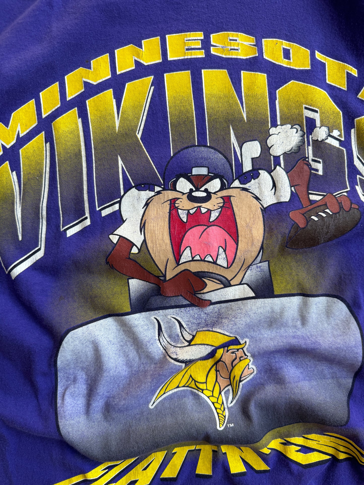 Vintage Minnesota Vikings Looney Tunes Shirt - L