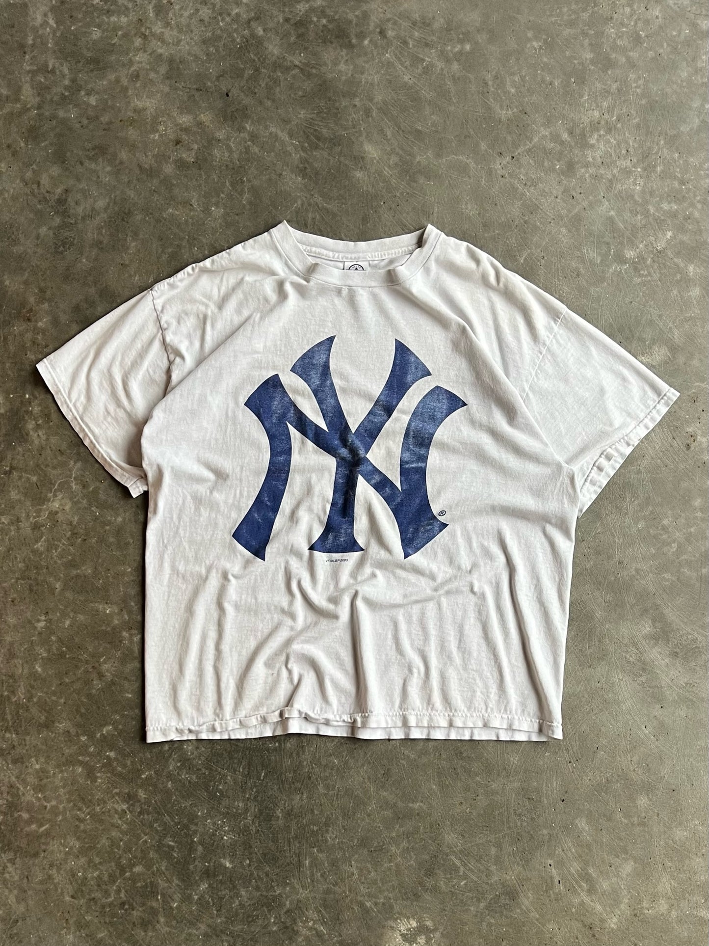 Vintage White Yankees Logo Shirt - XL