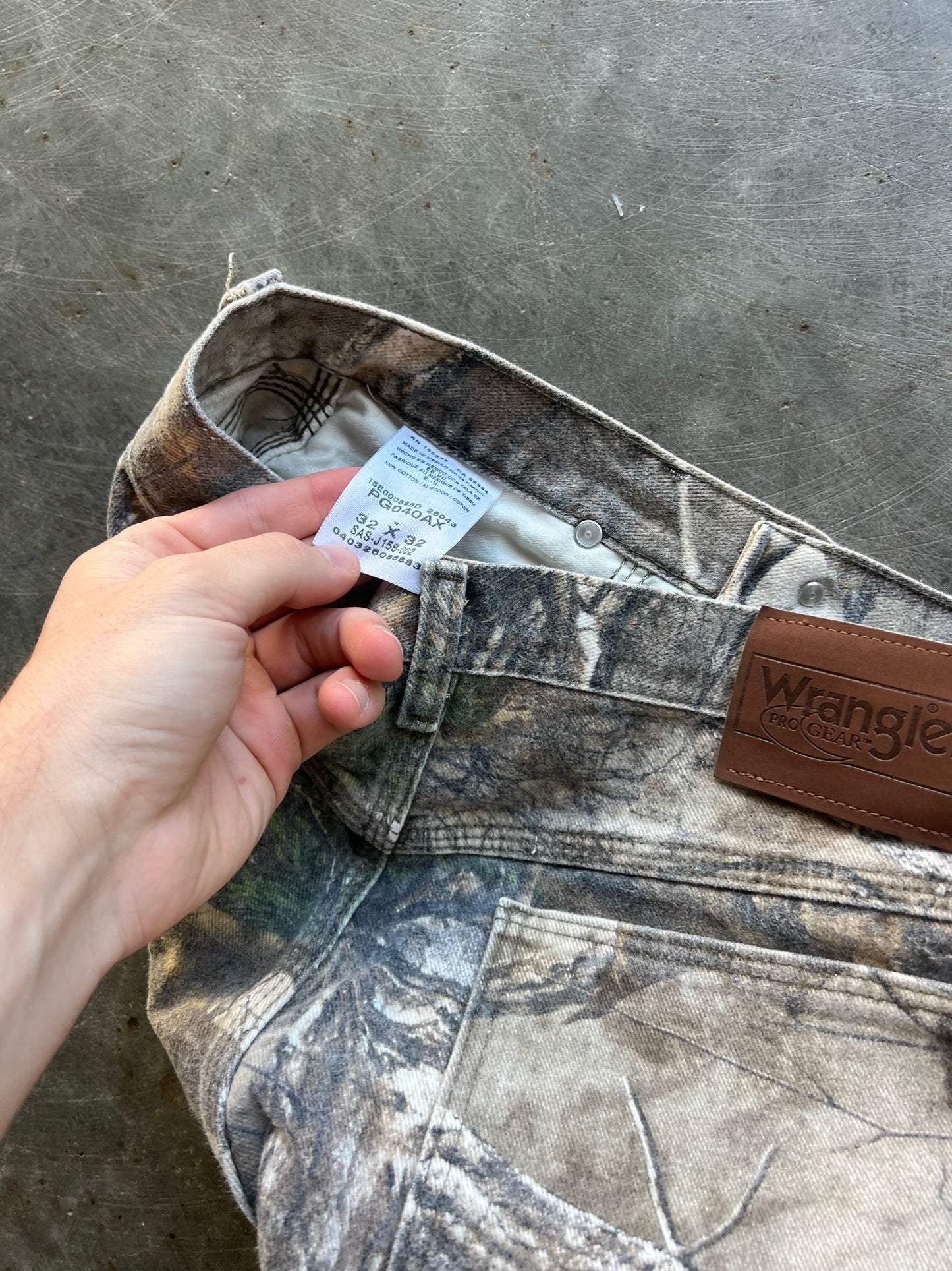 Vintage Faded Realtree Camo Wrangler Carpenter Pants - 32