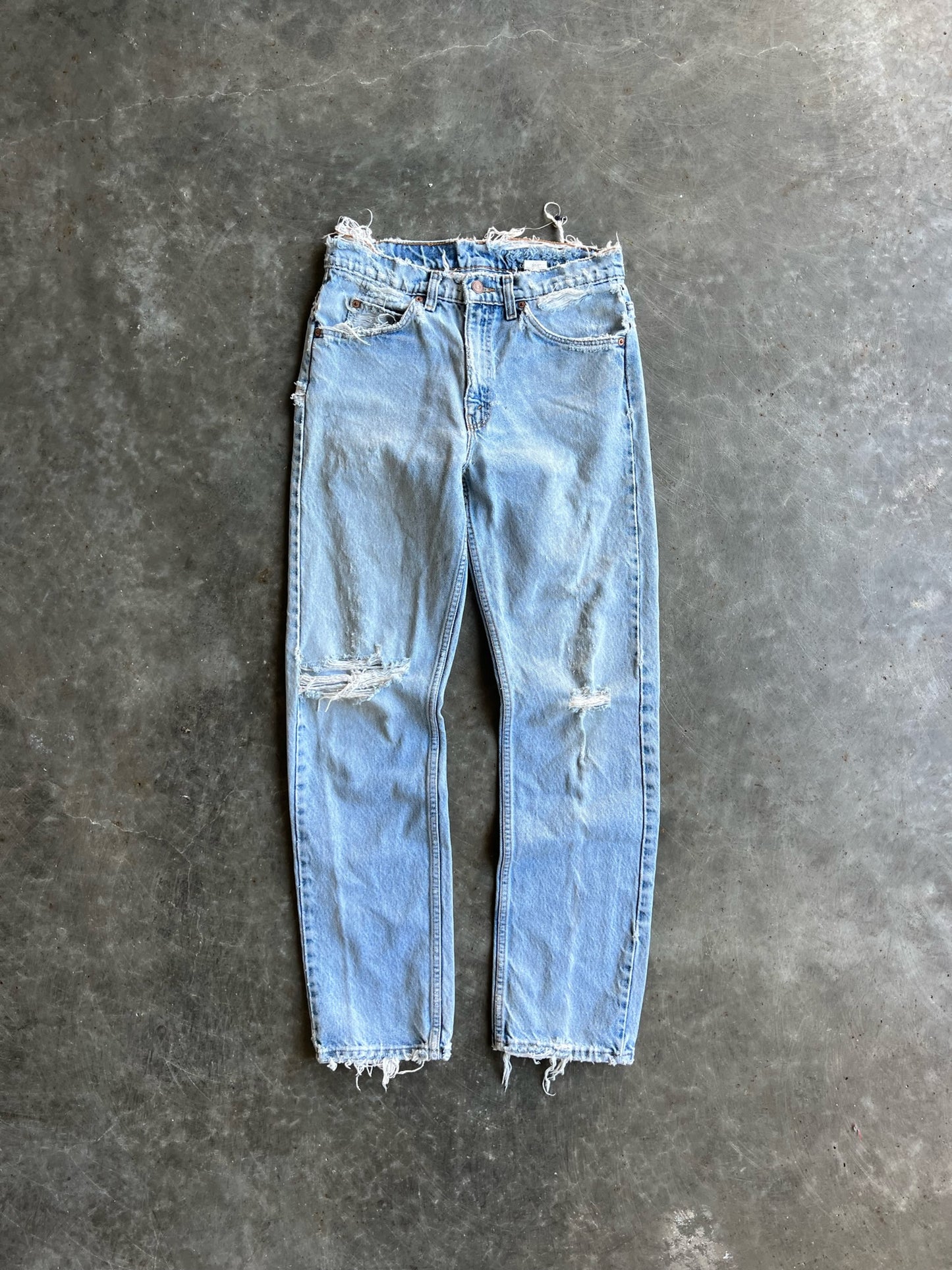 Vintage Distressed Light Wash Levi's 505 Pants - 30