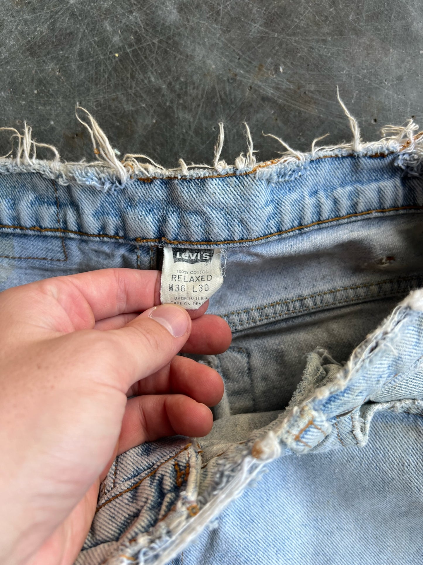 Vintage Distressed Light Wash Levi's 540 Pants - 34