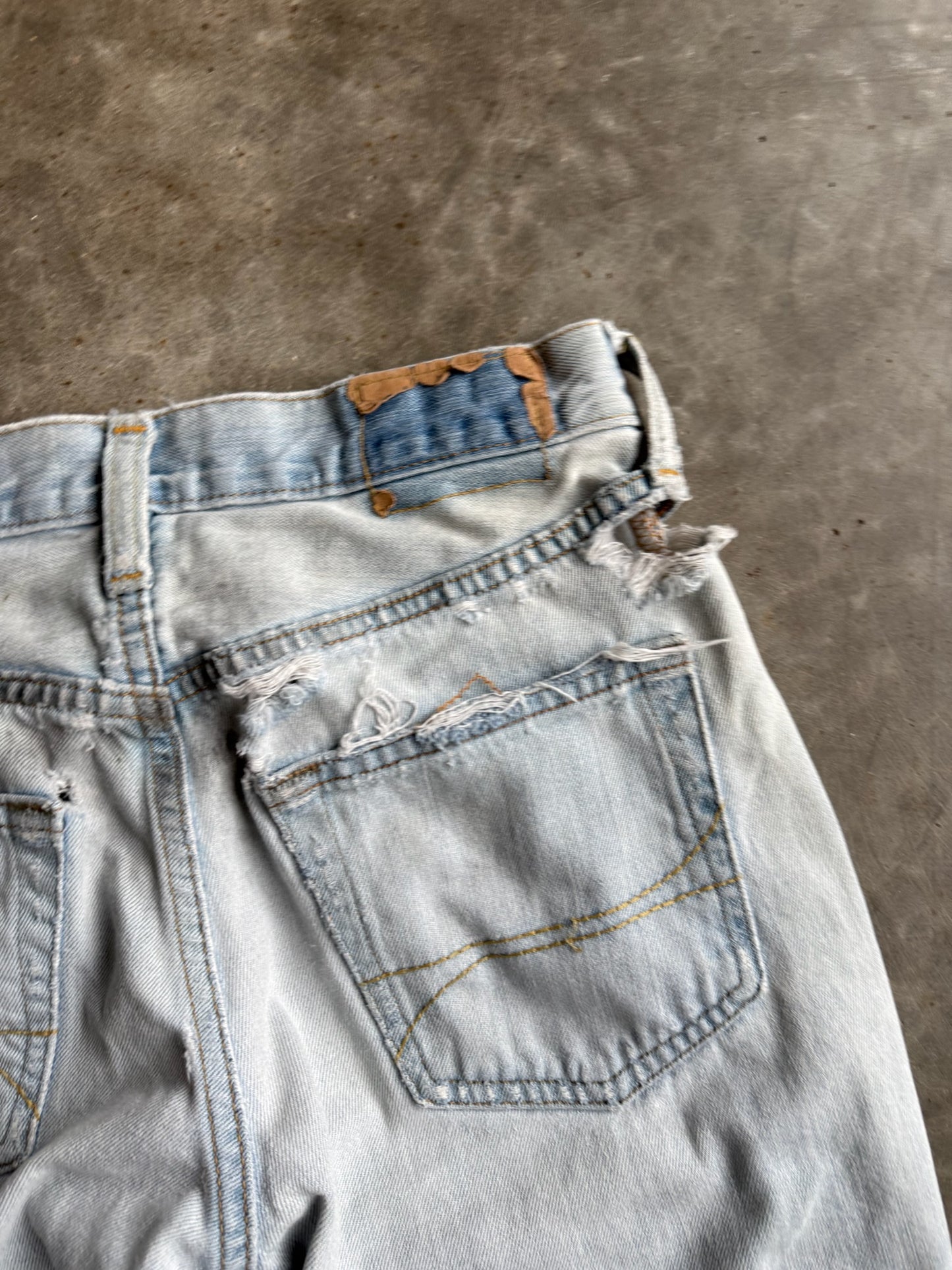 Light Wash Hollister Distressed Denim Pants - 29