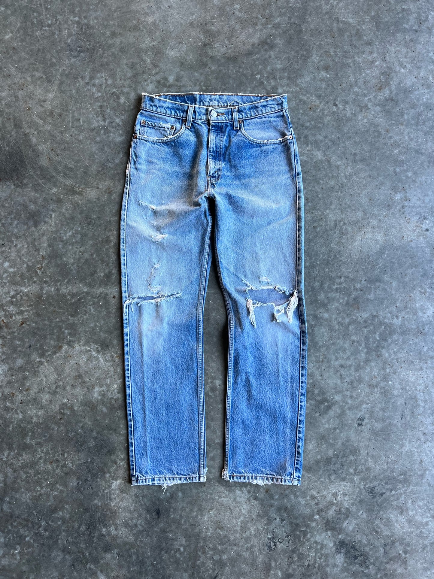 Vintage Distressed Light Wash Levi's 505 Pants - 32