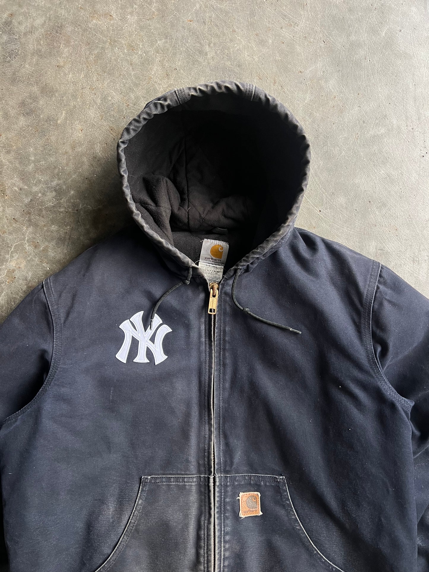 Vintage Navy Yankees Hooded Carhartt Jacket - M